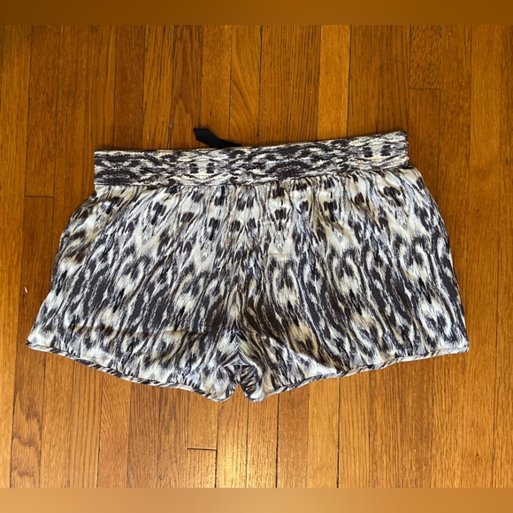 Black, White, and Gray Silk Joie Shorts in Size Medium - Picture 2 of 9